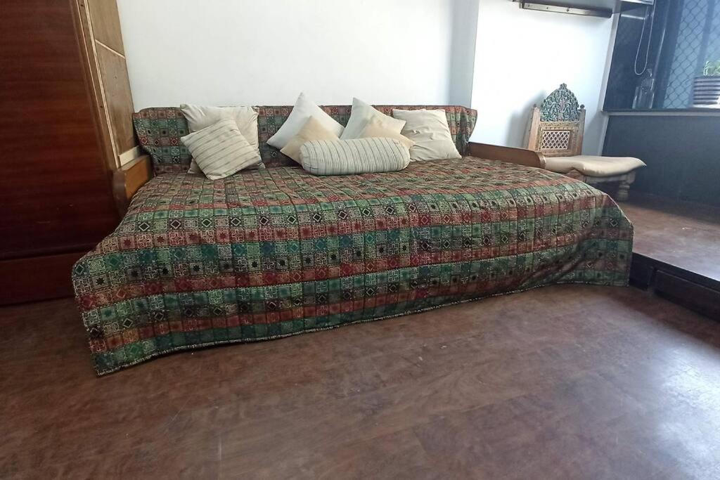 Апартаменты Cozy Private Ac Studio By The Sea Bandstand Bandra W Mumbai Nr Taj Lands End Экстерьер фото