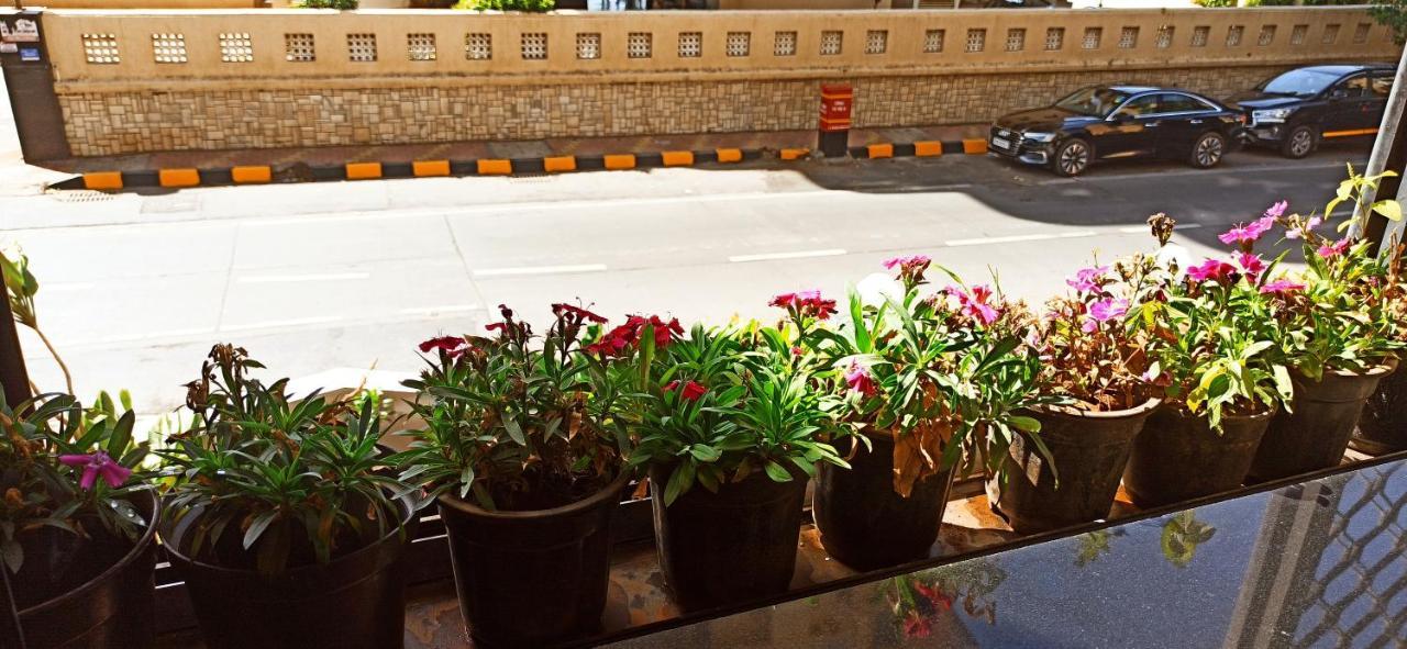 Апартаменты Cozy Private Ac Studio By The Sea Bandstand Bandra W Mumbai Nr Taj Lands End Экстерьер фото