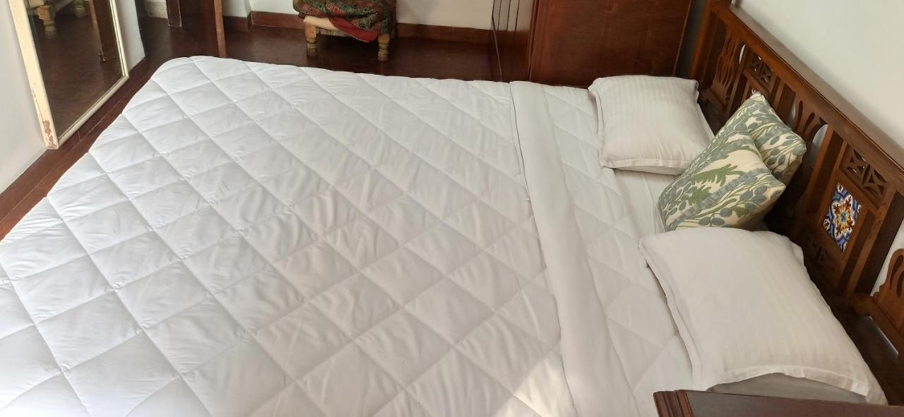 Апартаменты Cozy Private Ac Studio By The Sea Bandstand Bandra W Mumbai Nr Taj Lands End Экстерьер фото